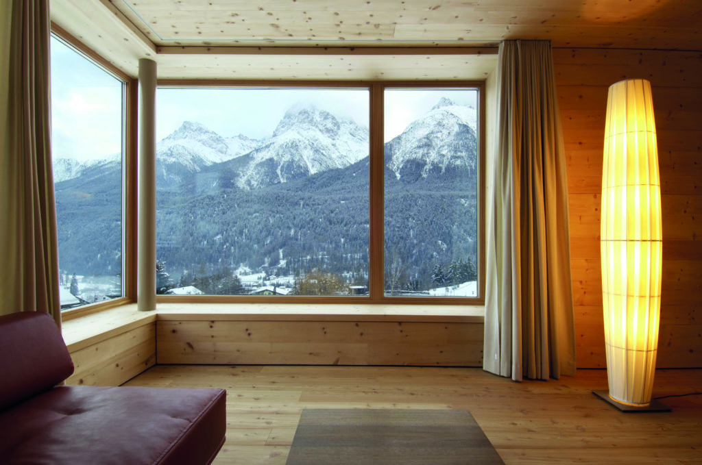 Hotel Zimmer Holz rustikal Warm Aussicht Berge Alpen